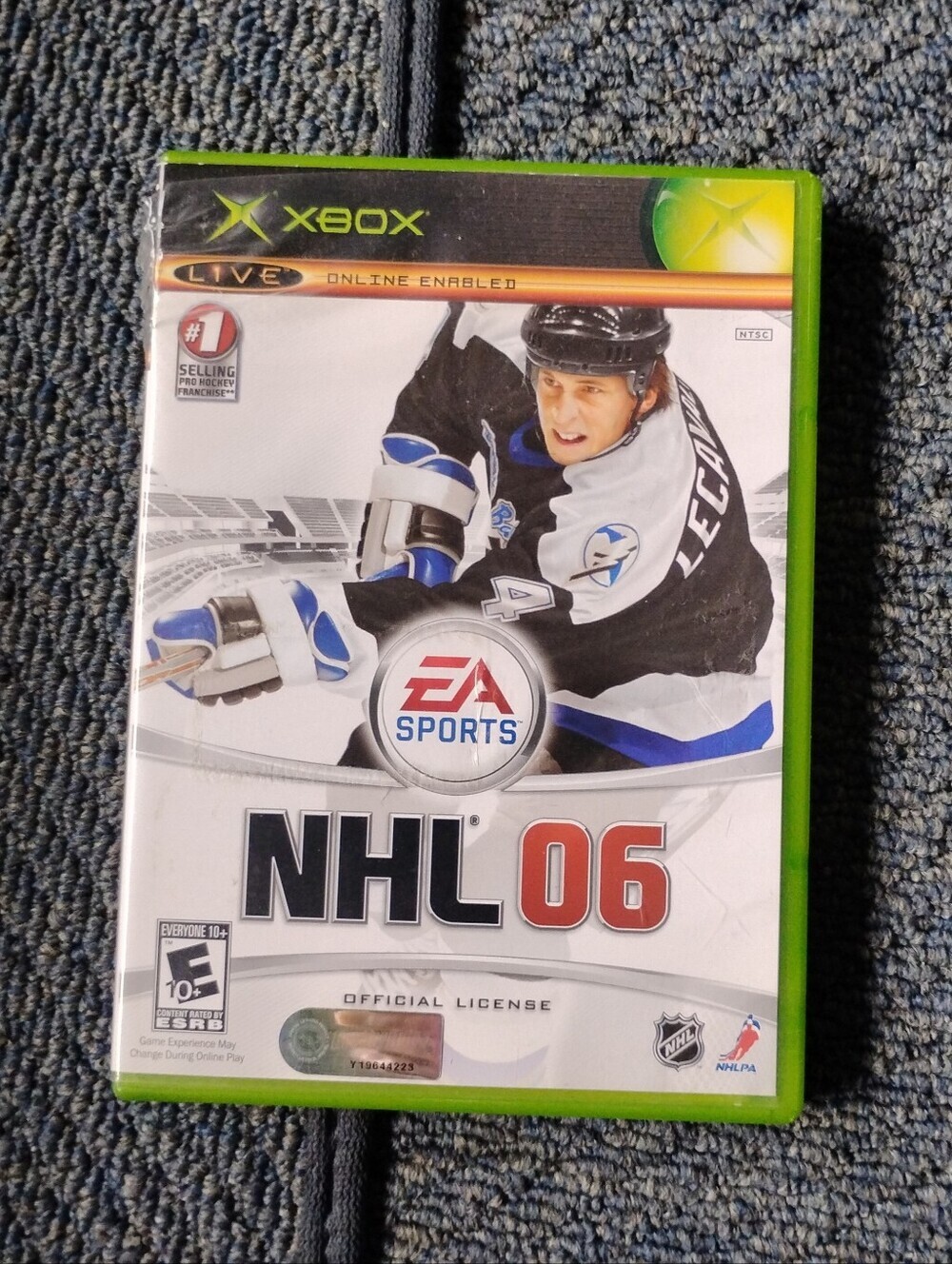 NHL 06 (Original Xbox) – Complete in Box (CIB) with Manual